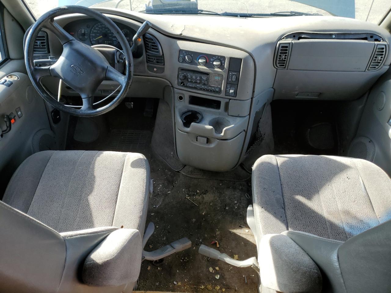 2000 Chevrolet Astro - Image 8