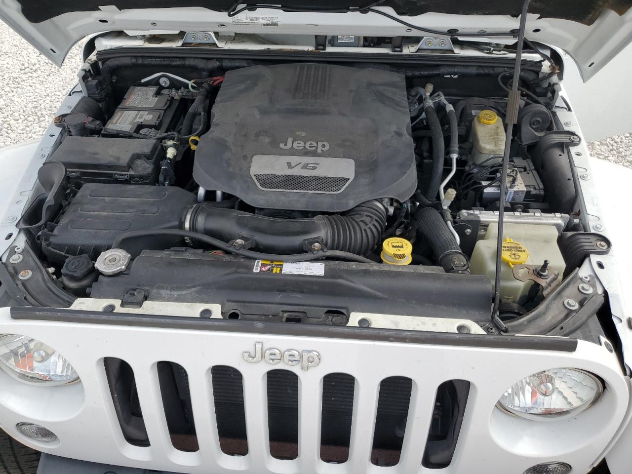2016 Jeep Wrangler - Image 11