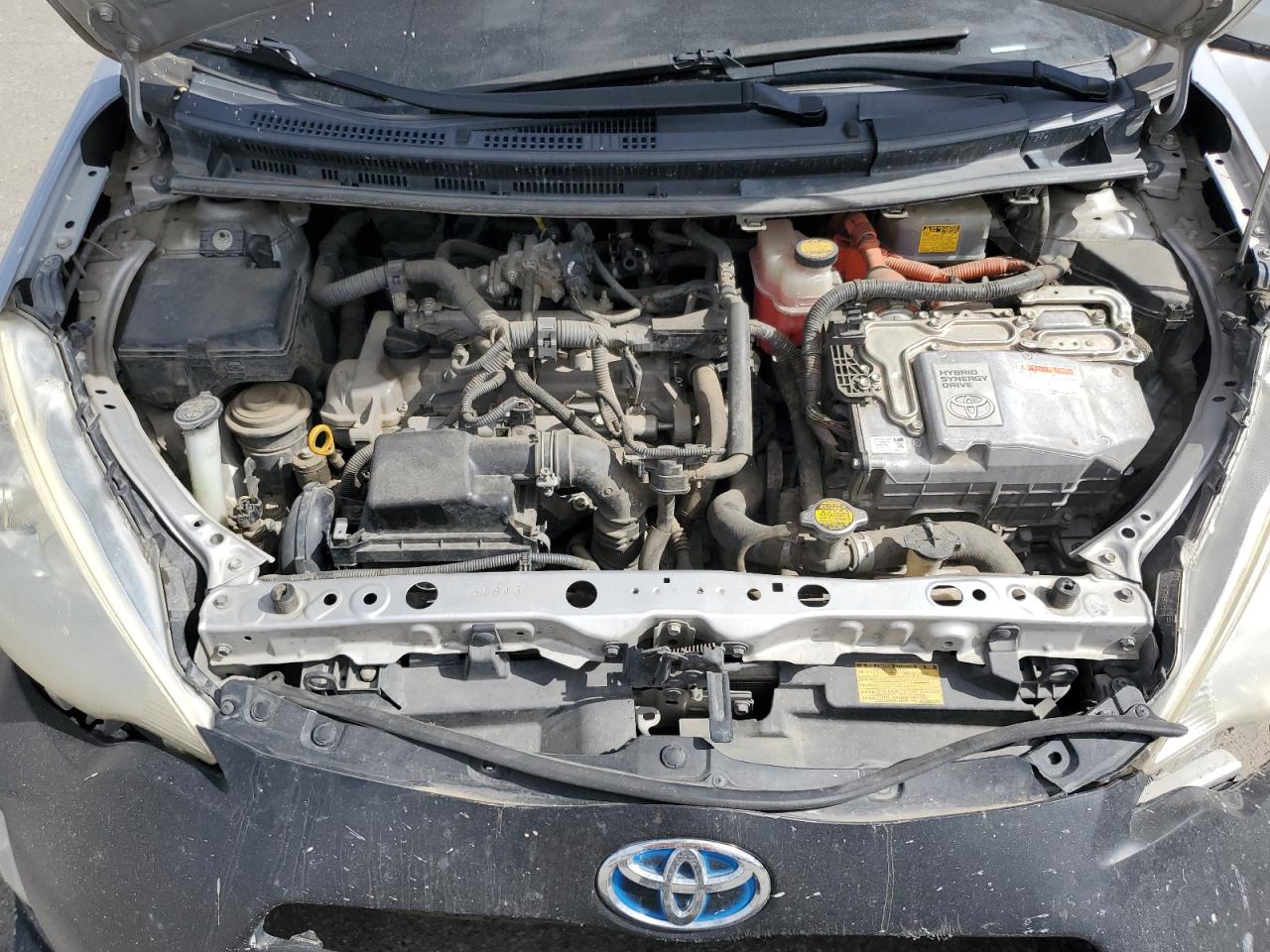 2013 Toyota Prius - Image 11