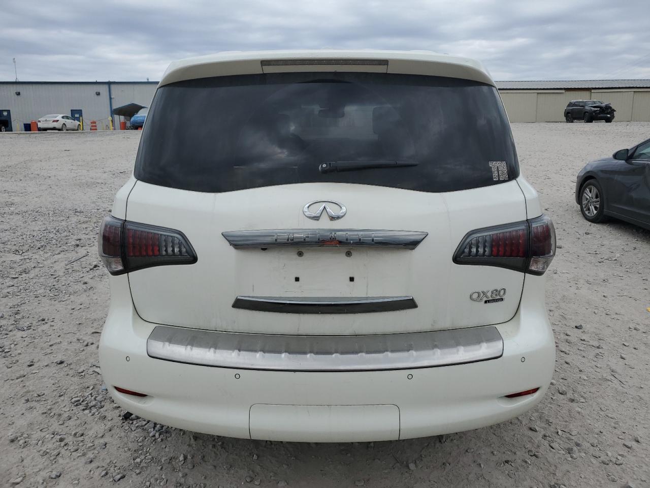 2017 Infiniti QX80 - Image 6