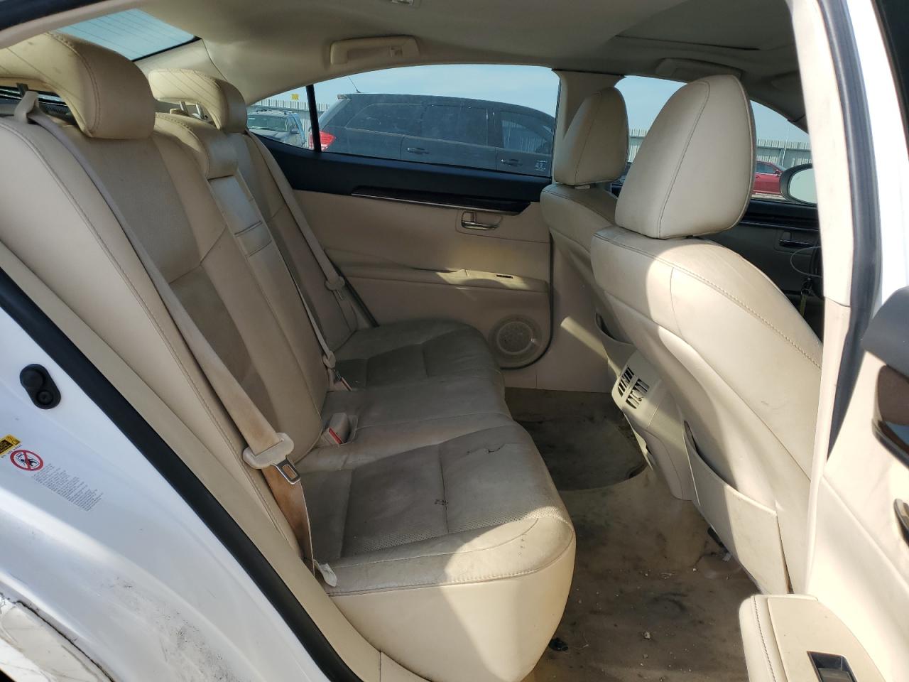 2014 Lexus ES - Image 10