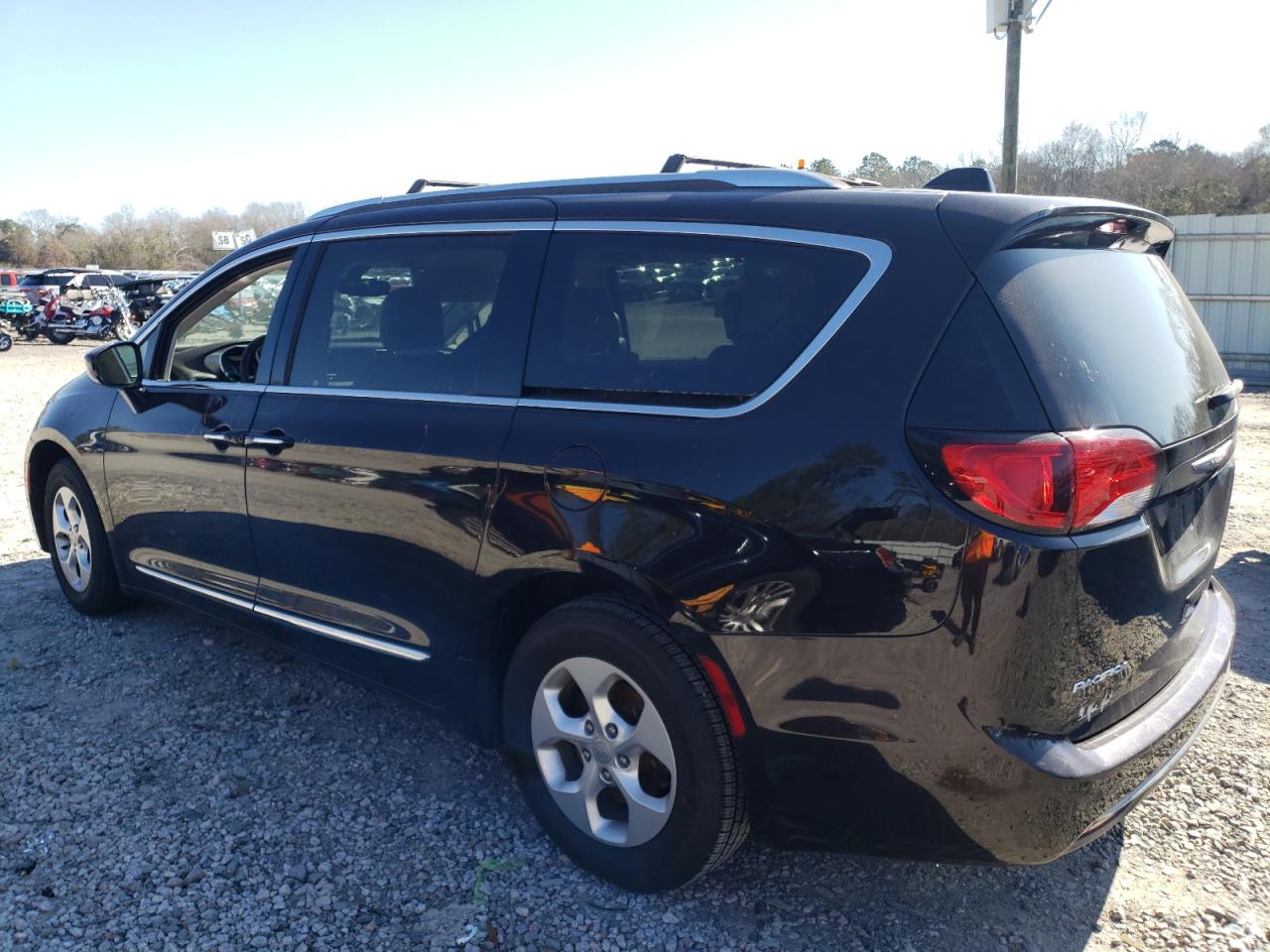 2017 Chrysler Pacifica - Image 2