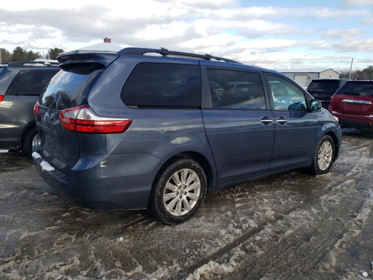 2015 Toyota Sienna - Image 3