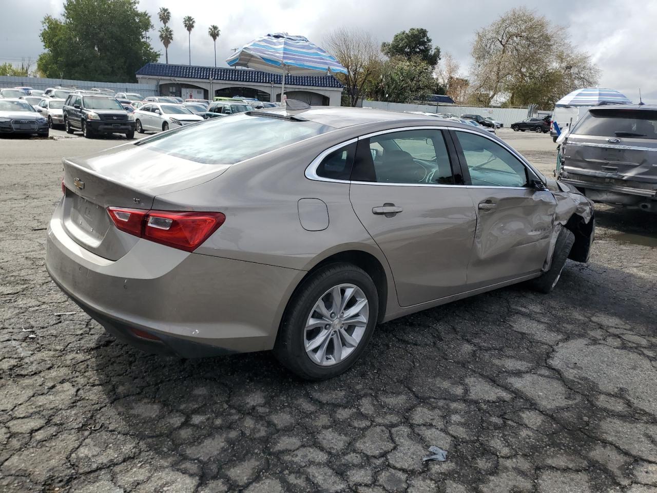 2023 Chevrolet Malibu - Image 3