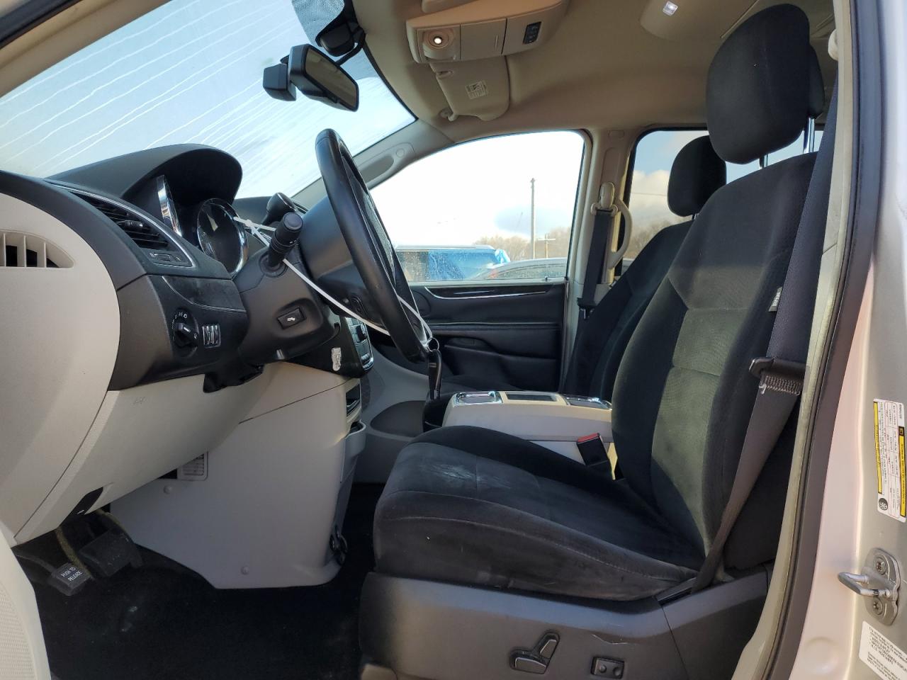 2011 Chrysler Town & Country - Image 7