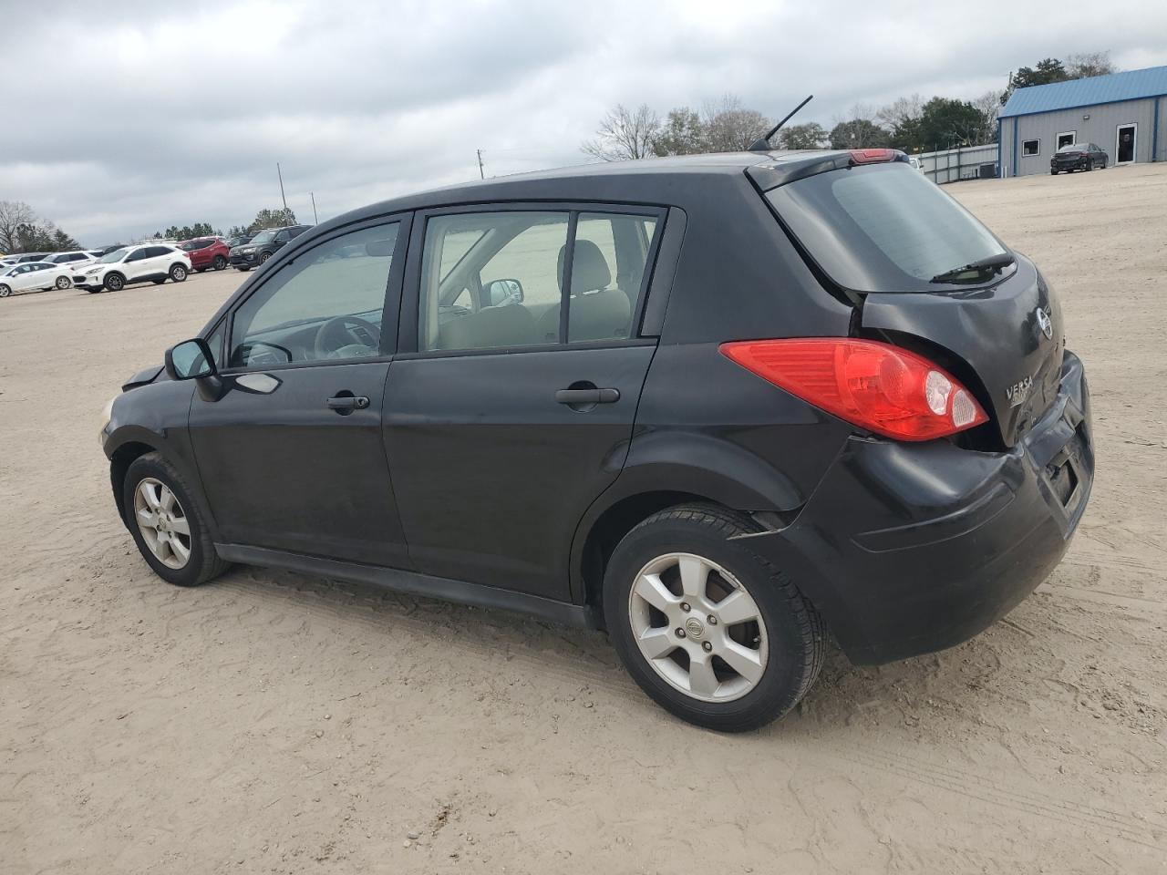 2009 Nissan Versa - Image 2