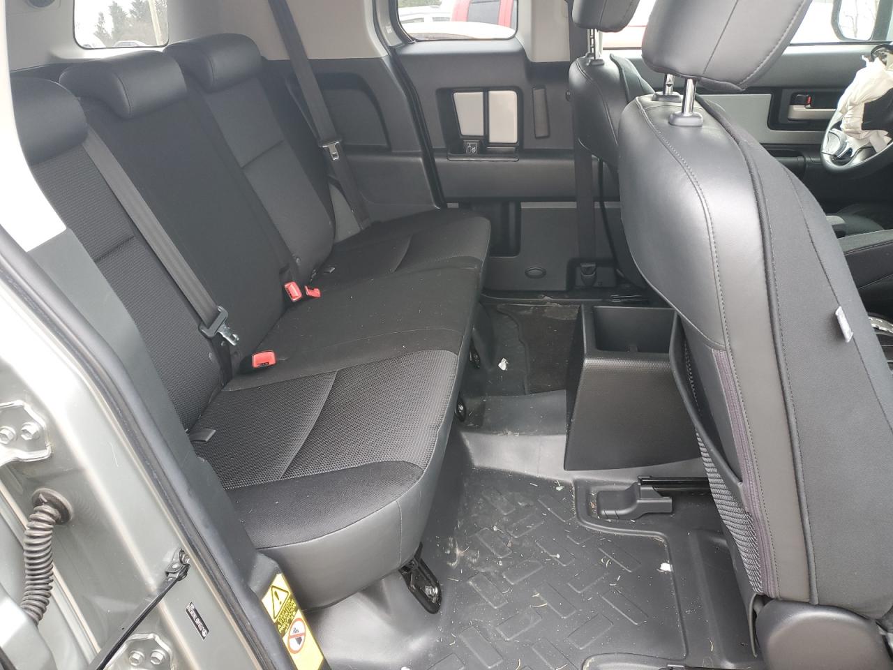2010 Toyota FJ Cruiser - Image 10