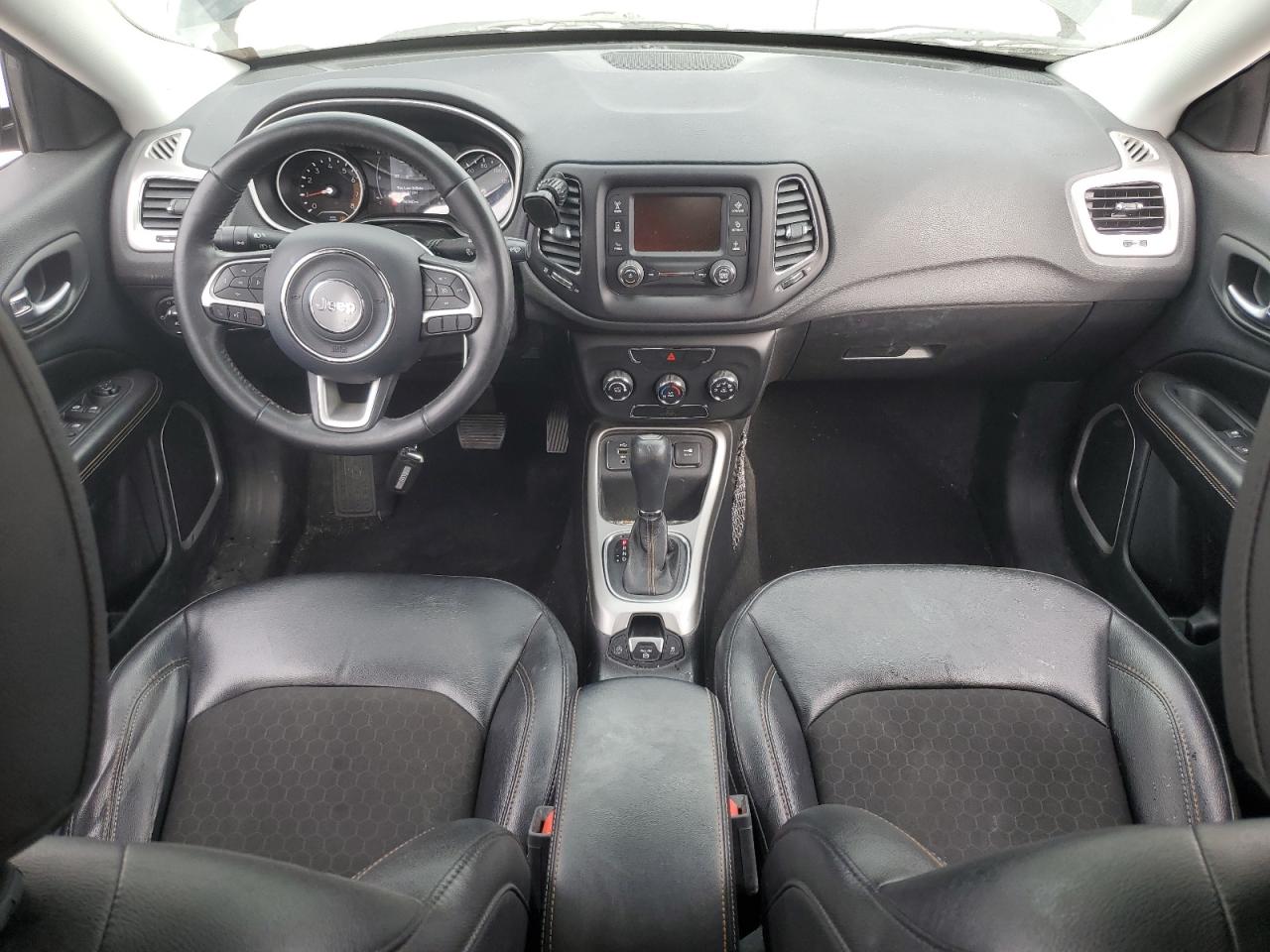3c4njcbb3jt420682 3C4NJCBB3JT420682 2018 Jeep Compass Latitude