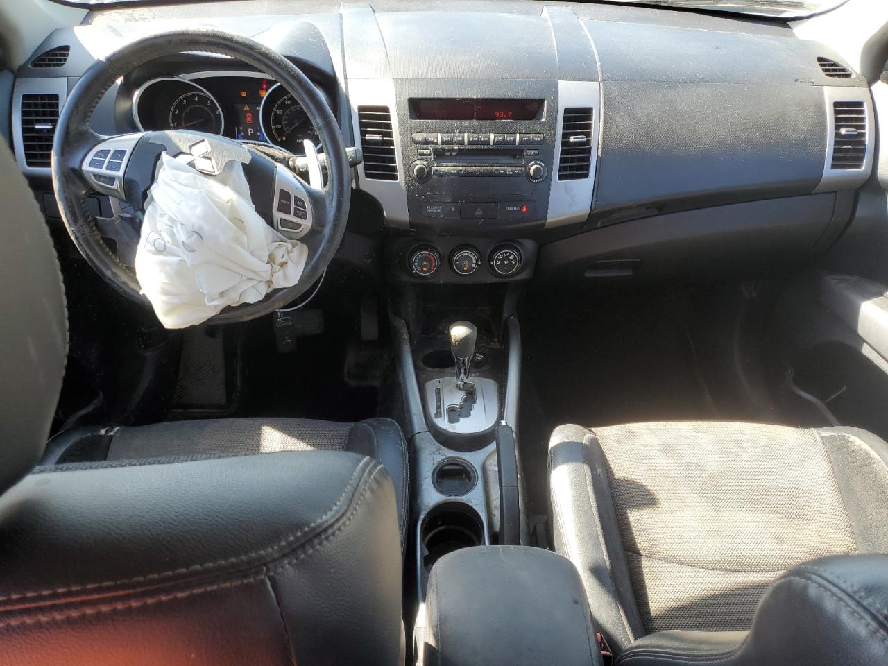 2010 Mitsubishi Outlander - Image 8