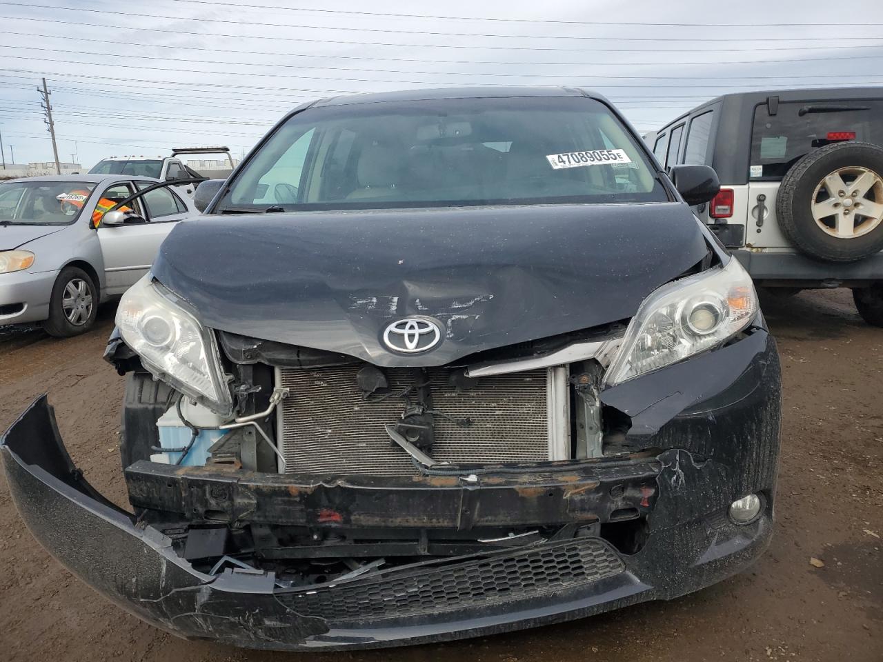 2015 Toyota Sienna - Image 5