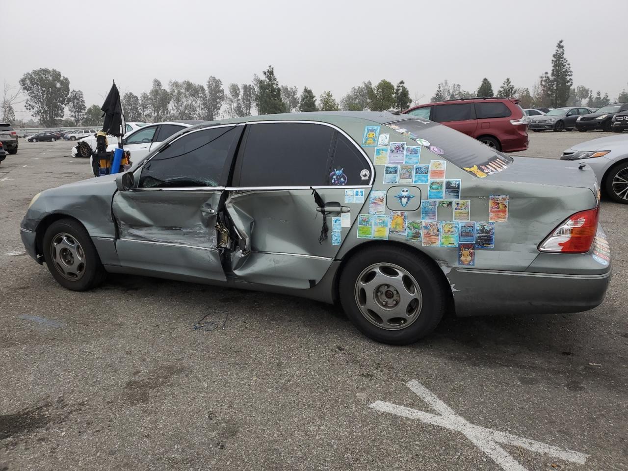 2001 Lexus LS - Image 2