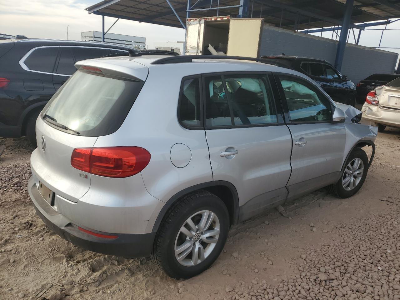 2017 Volkswagen Tiguan - Image 3