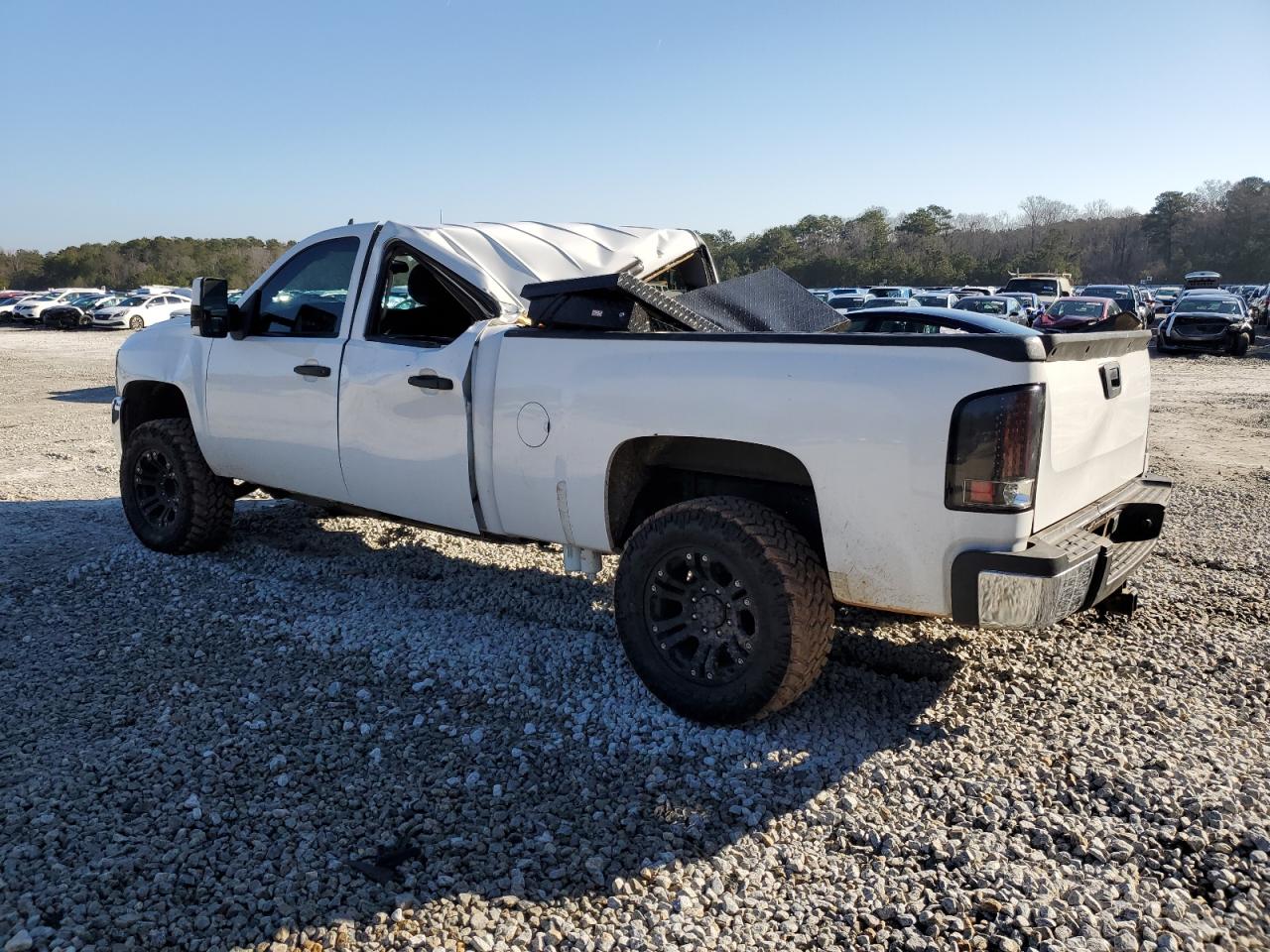 2009 Chevrolet Silverado - Image 2