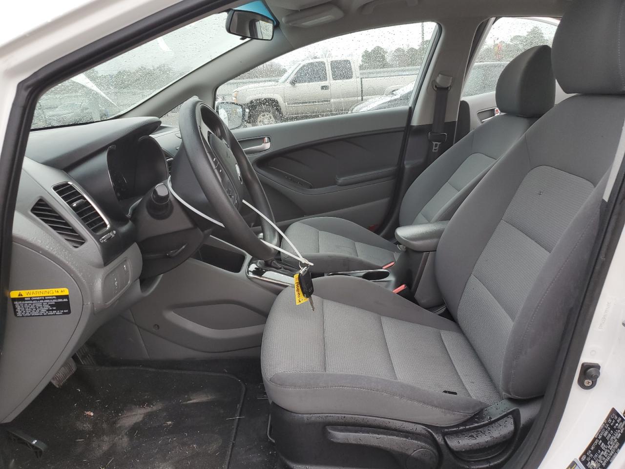 2017 Kia Forte - Image 7