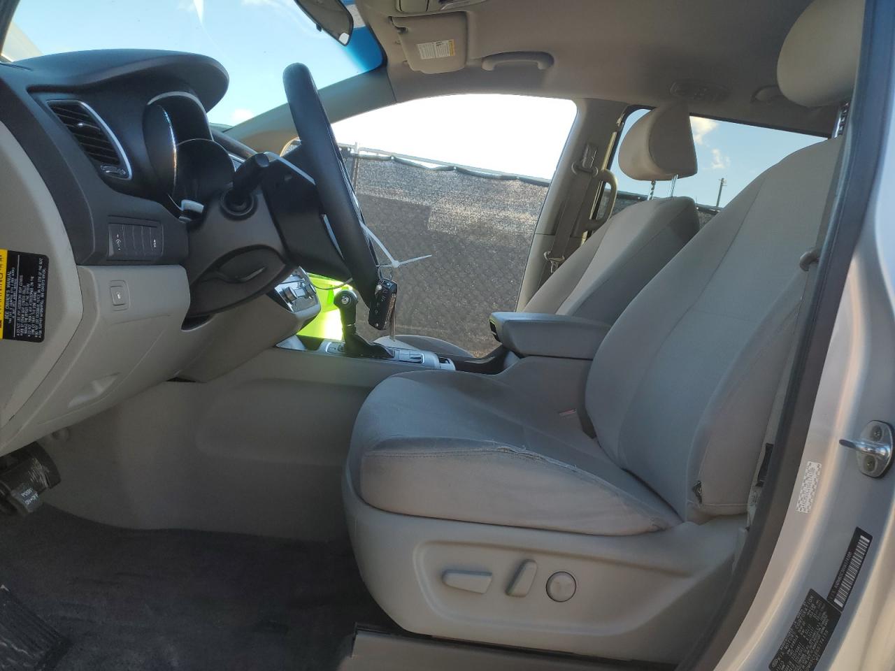 2016 Kia Sedona - Image 7