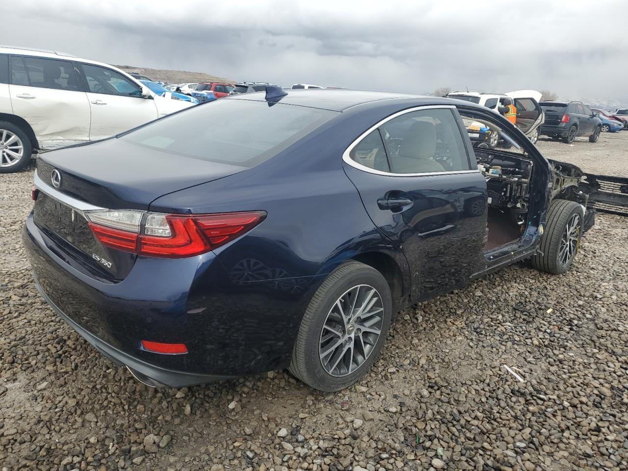 2016 Lexus ES - Image 3