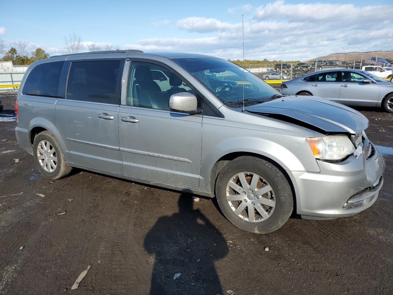 2014 Chrysler Town & Country - Image 4