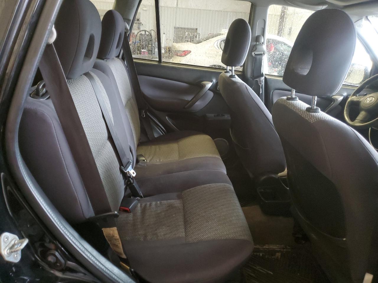 2004 Toyota RAV 4 - Image 11