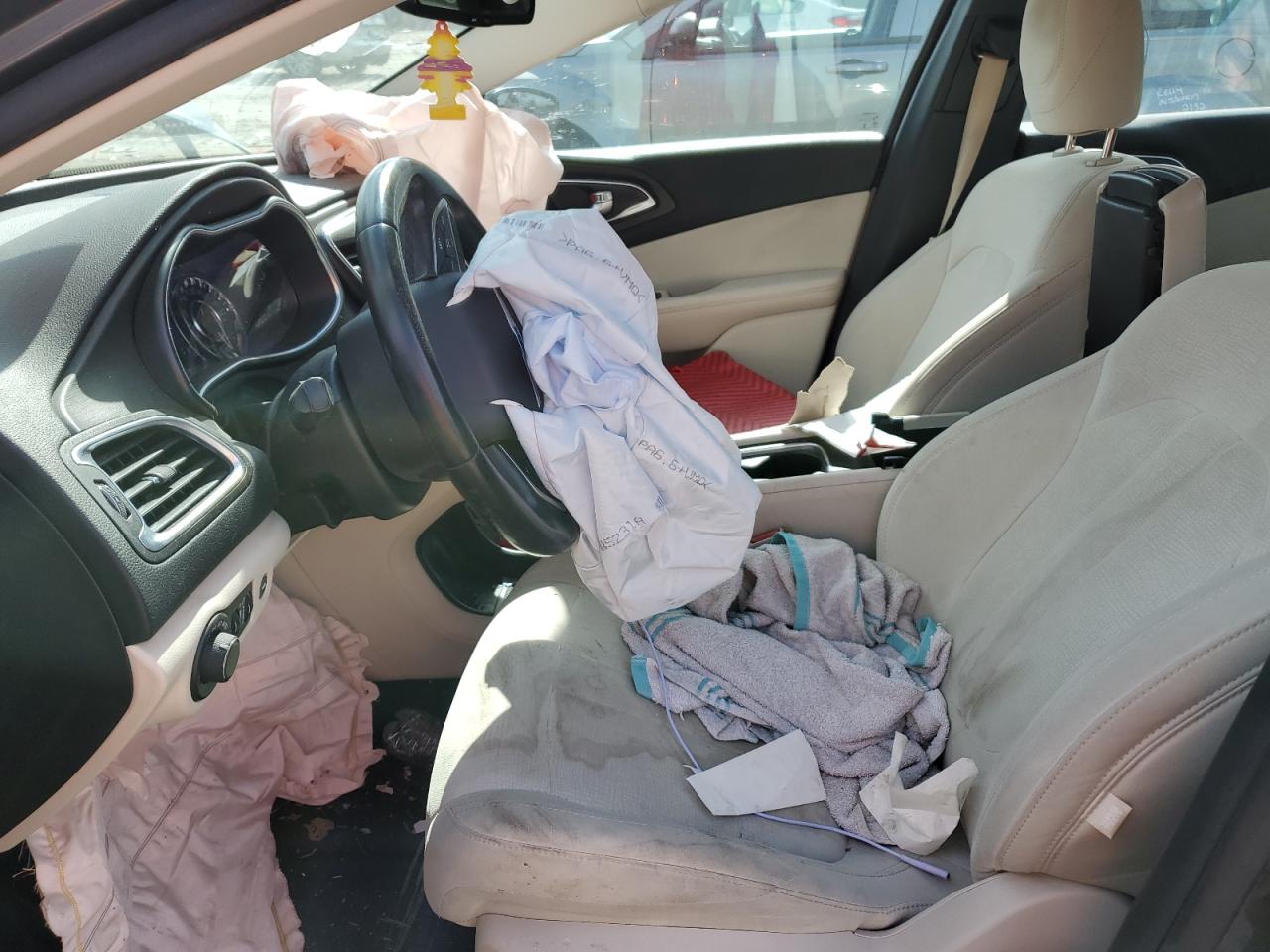 2016 Chrysler 200 - Image 7