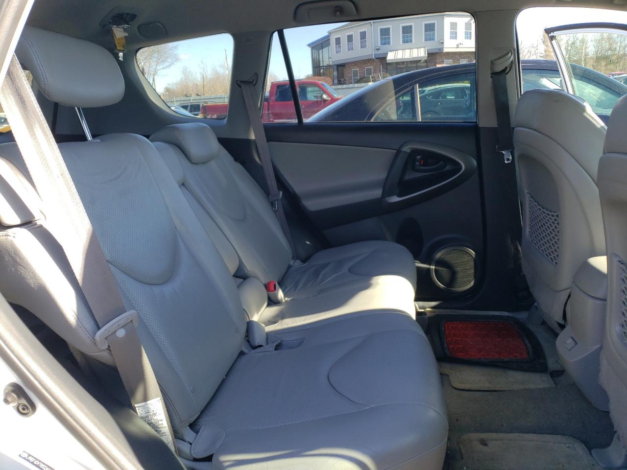 2010 Toyota RAV 4 - Image 11