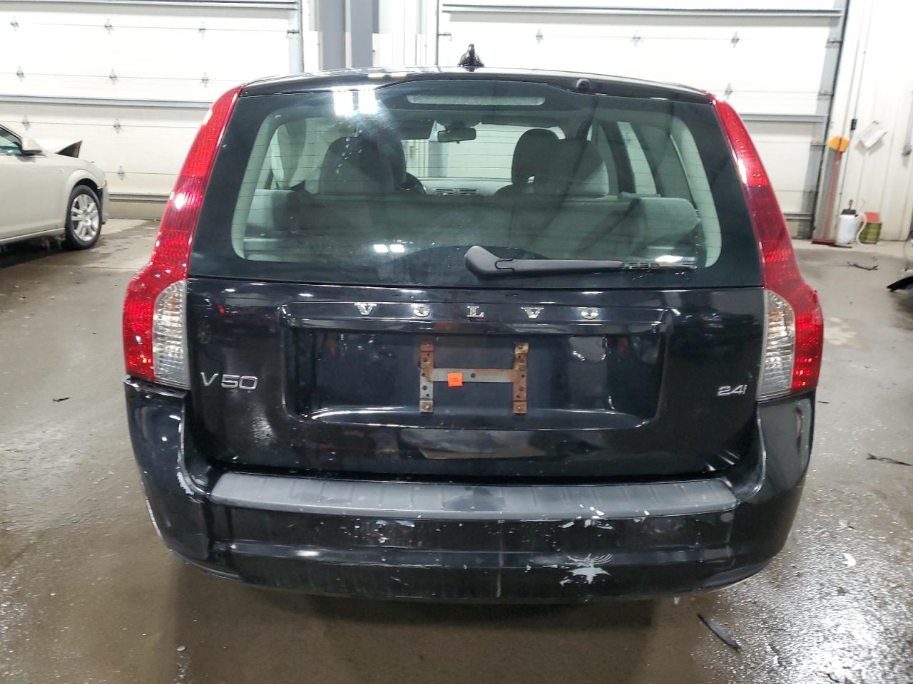 2010 Volvo V50 - Image 6
