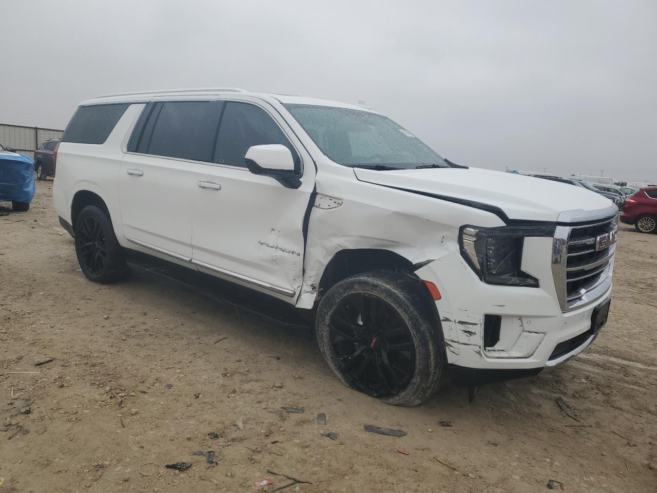 2022 GMC Yukon - Image 4