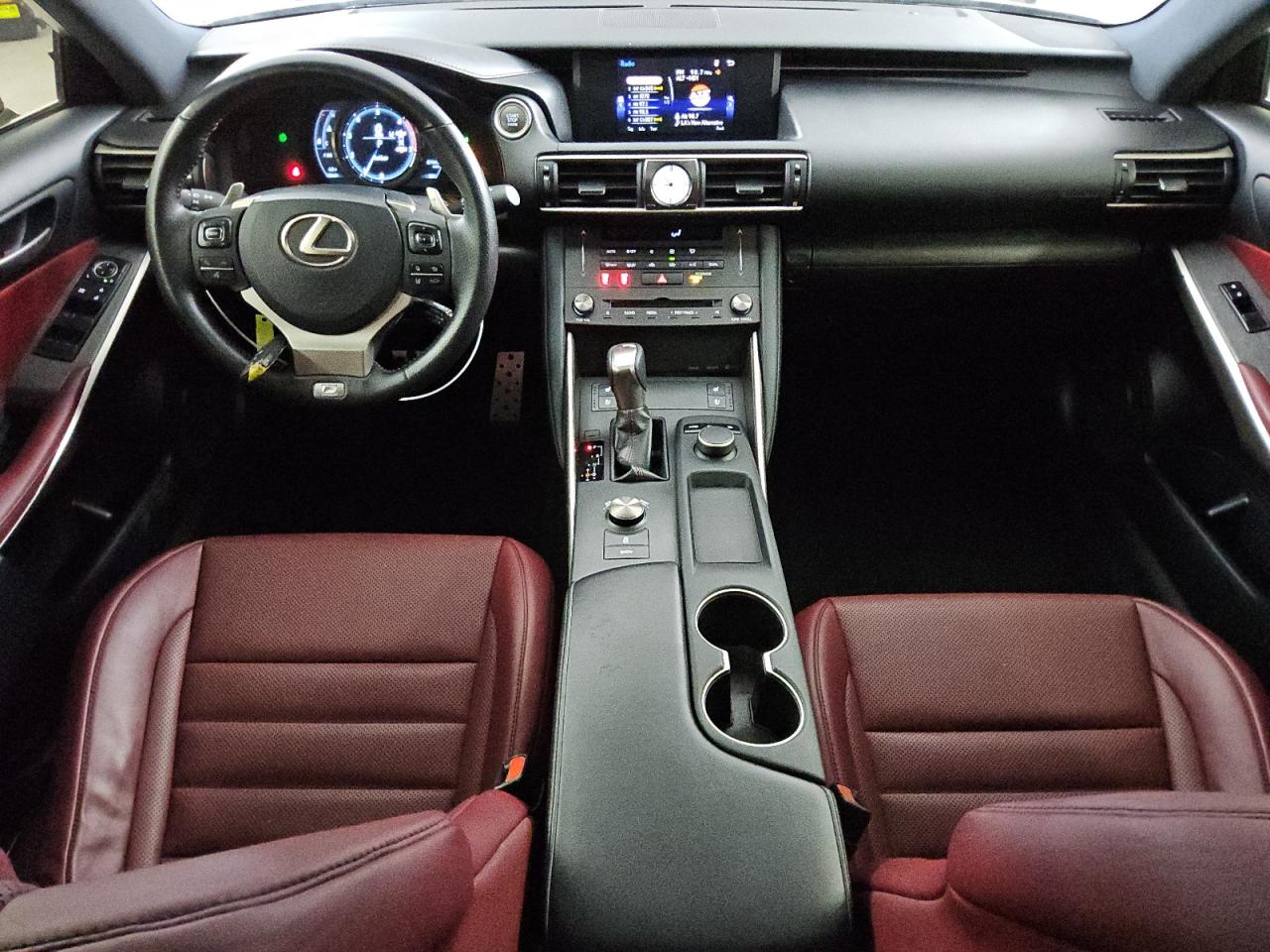 2019 Lexus IS - Image 8