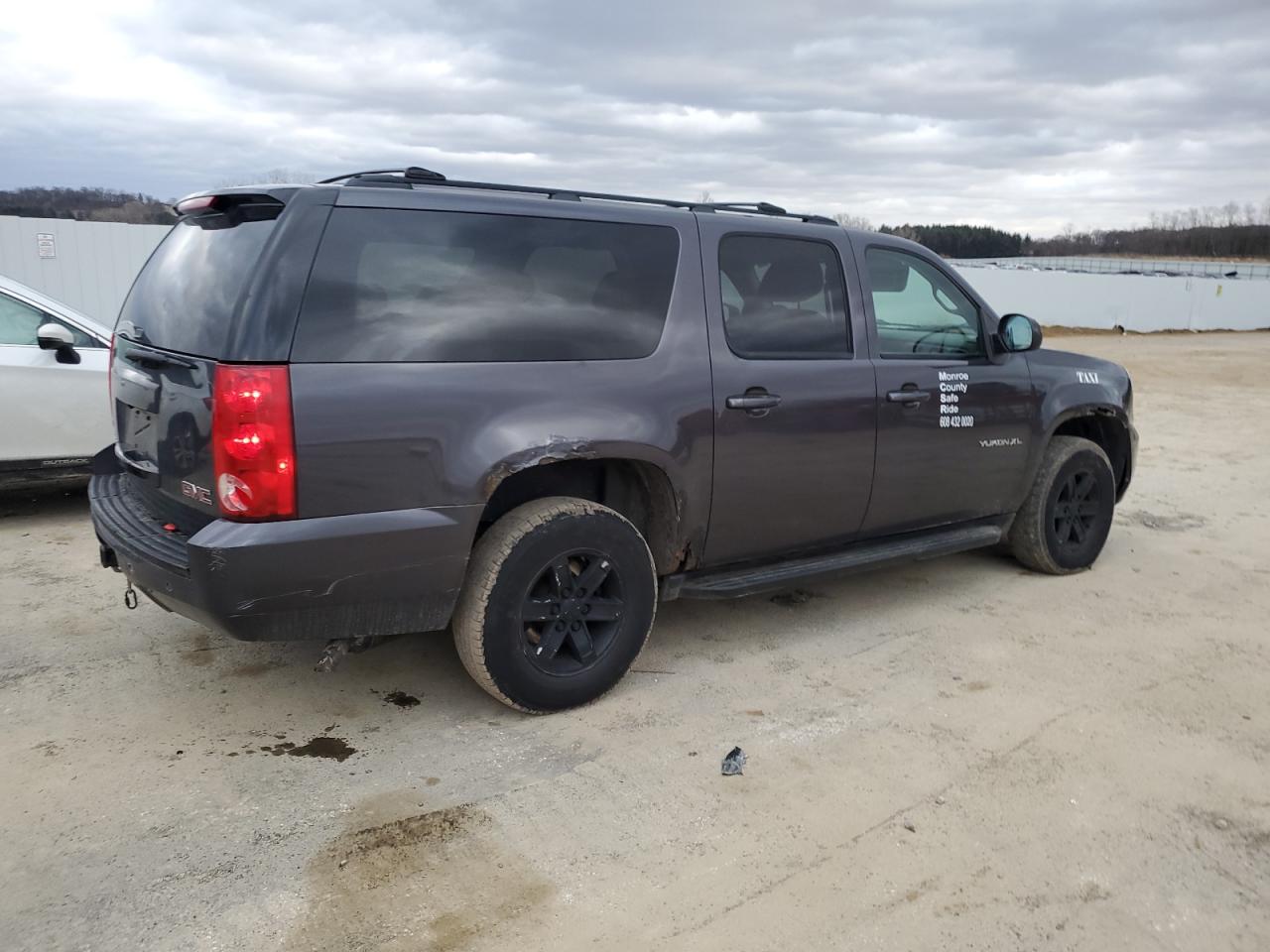 2010 GMC Yukon - Image 3