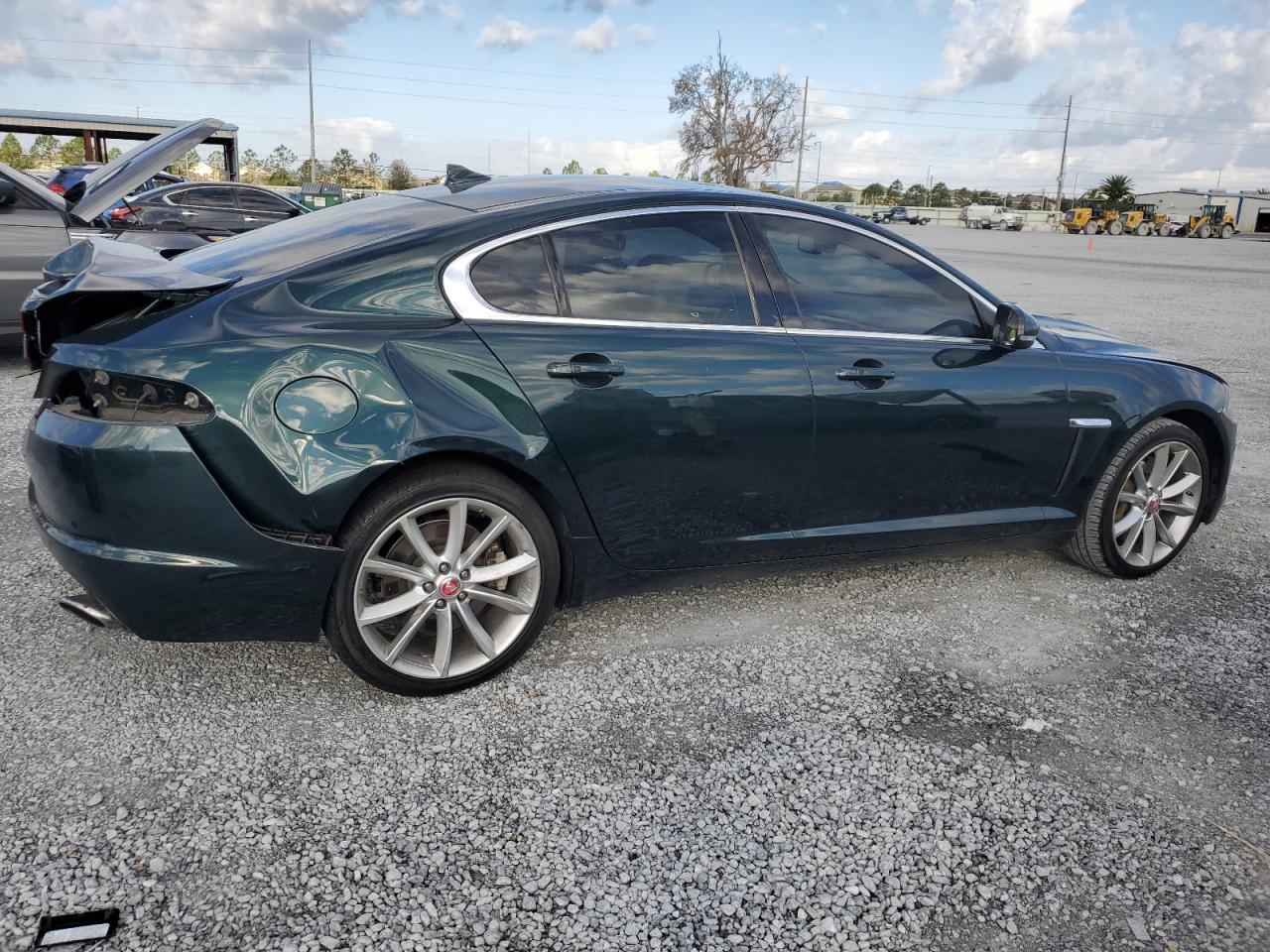 2015 Jaguar XF - Image 3