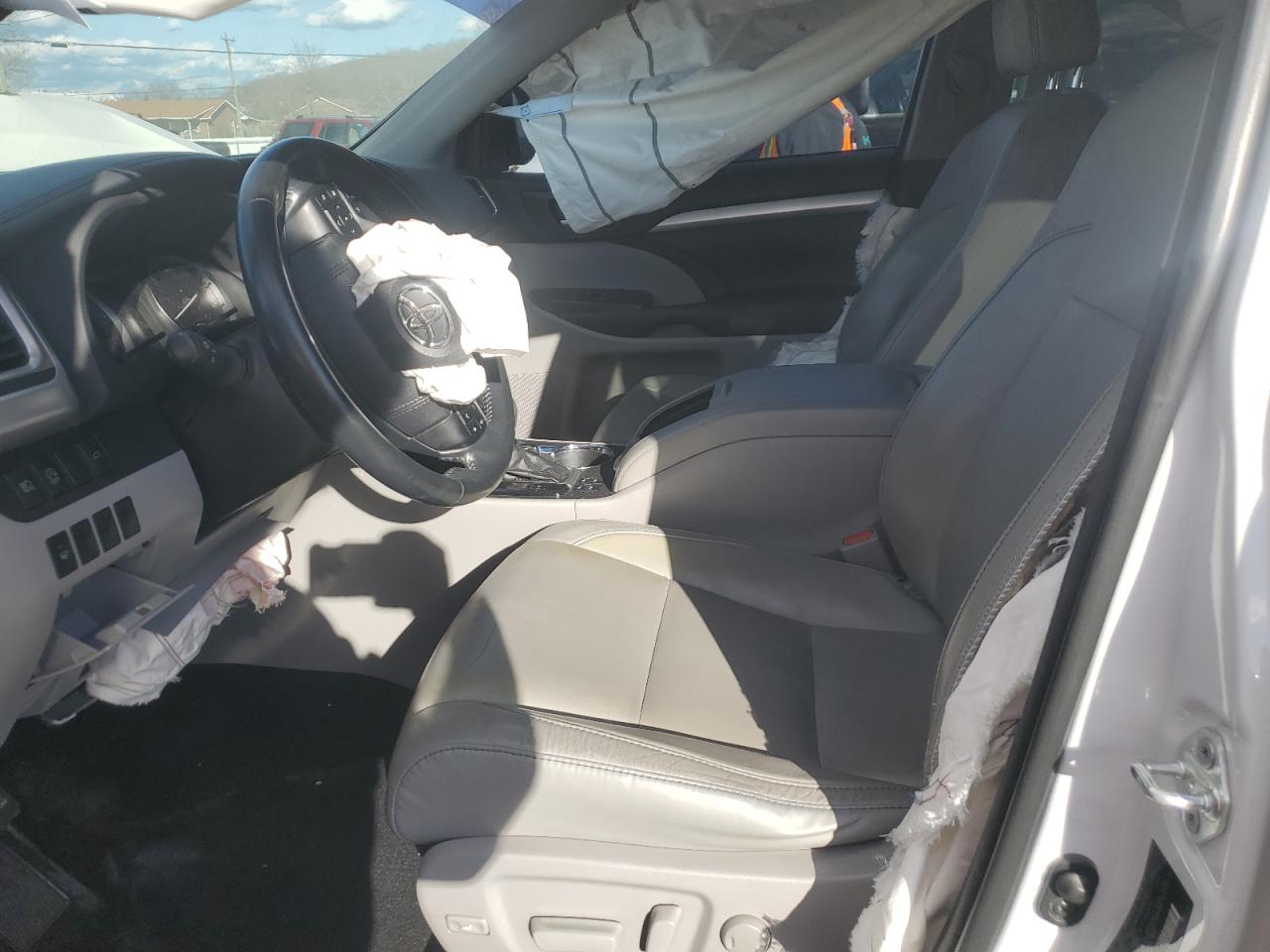 2017 Toyota Highlander - Image 7