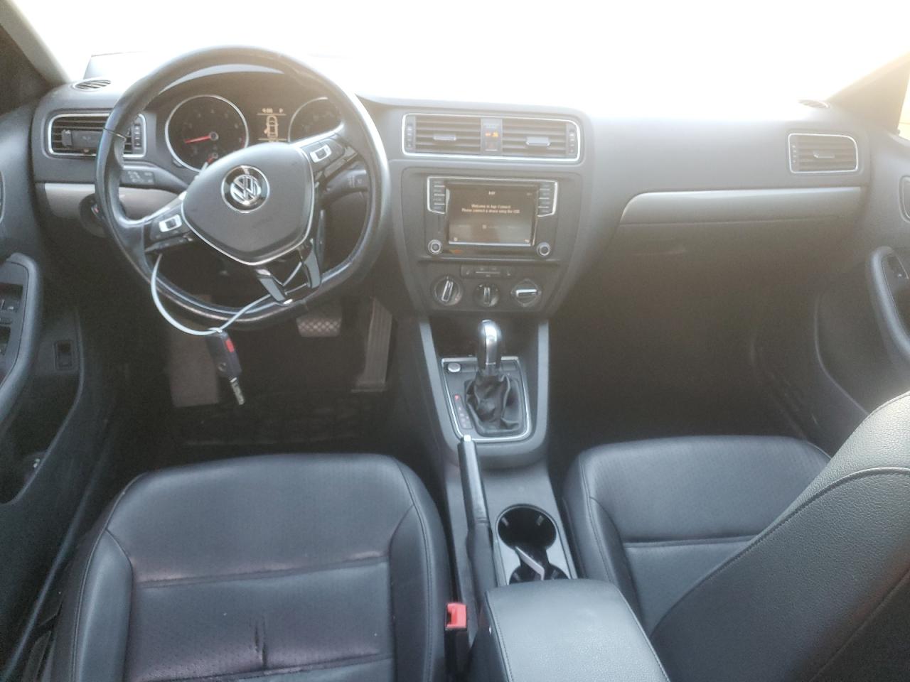 2017 Volkswagen Jetta - Image 8