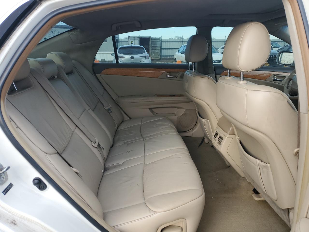 2005 Toyota Avalon - Image 10