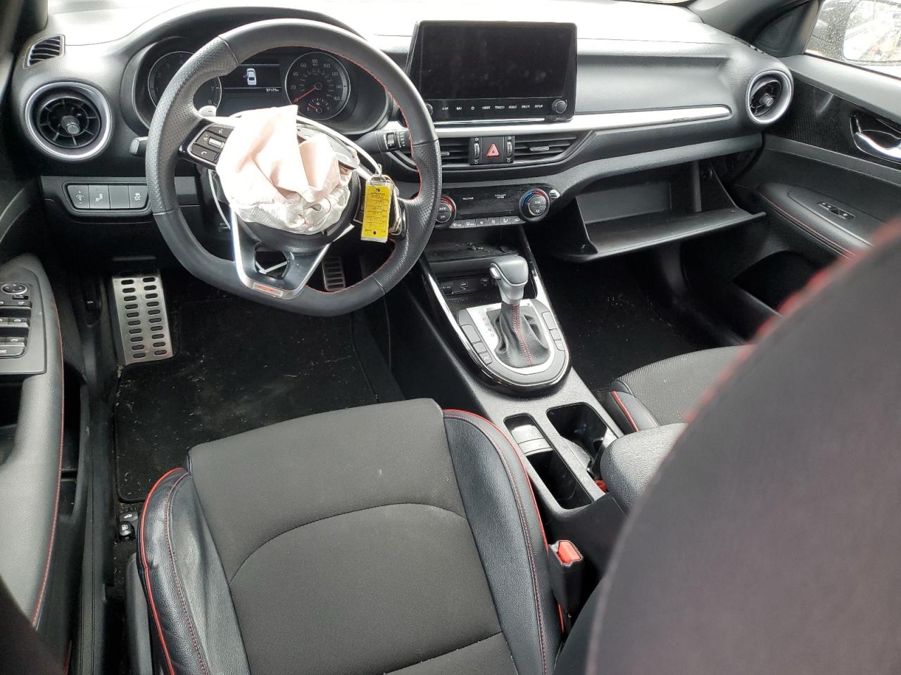 2023 Kia Forte - Image 8