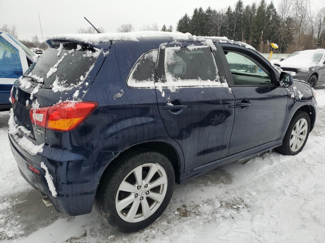 2012 Mitsubishi Outlander - Image 3