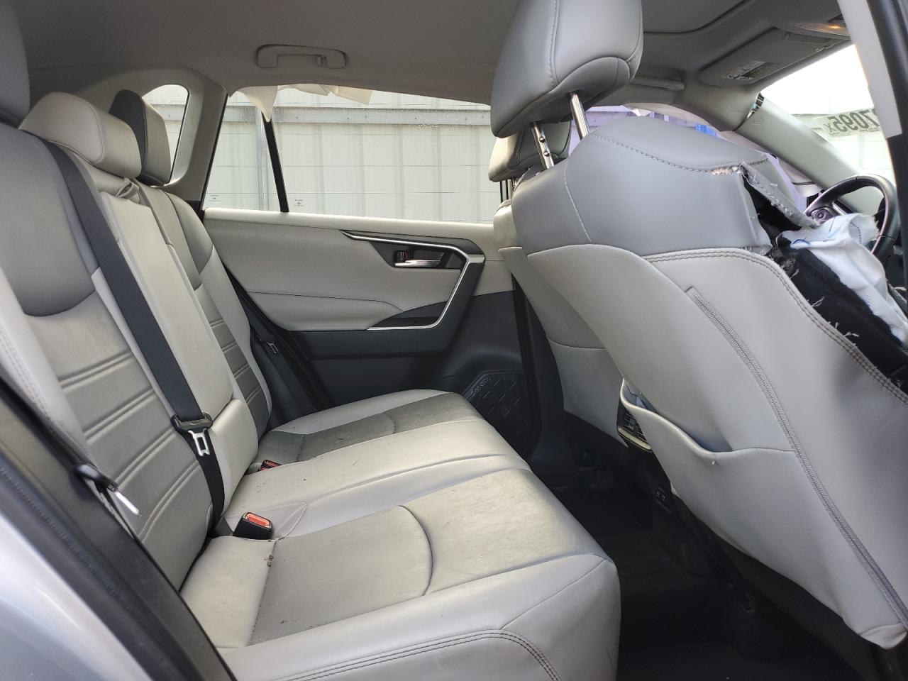 2020 Toyota RAV 4 - Image 11