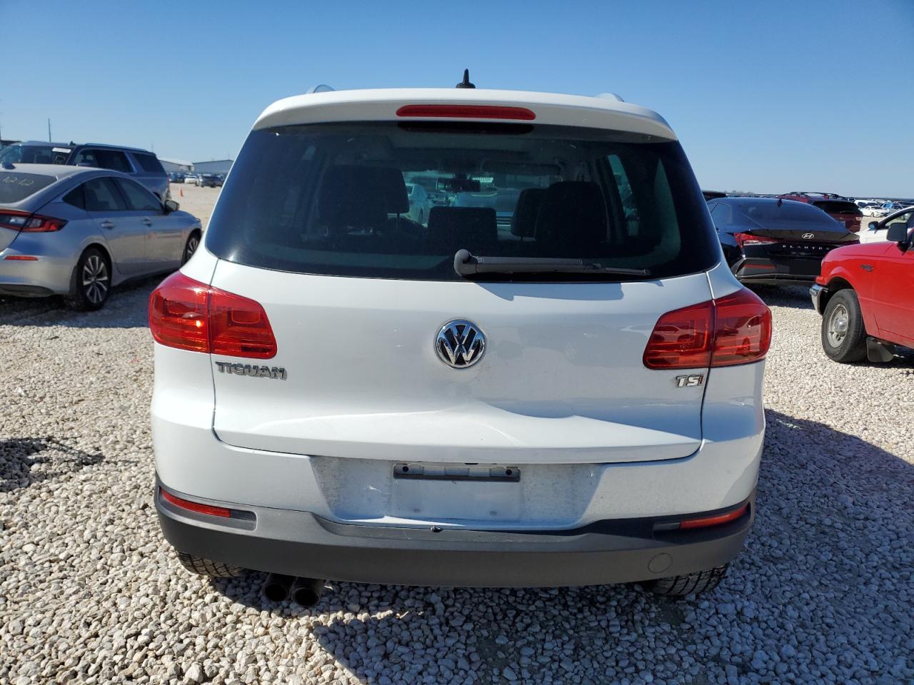 2017 Volkswagen Tiguan - Image 6