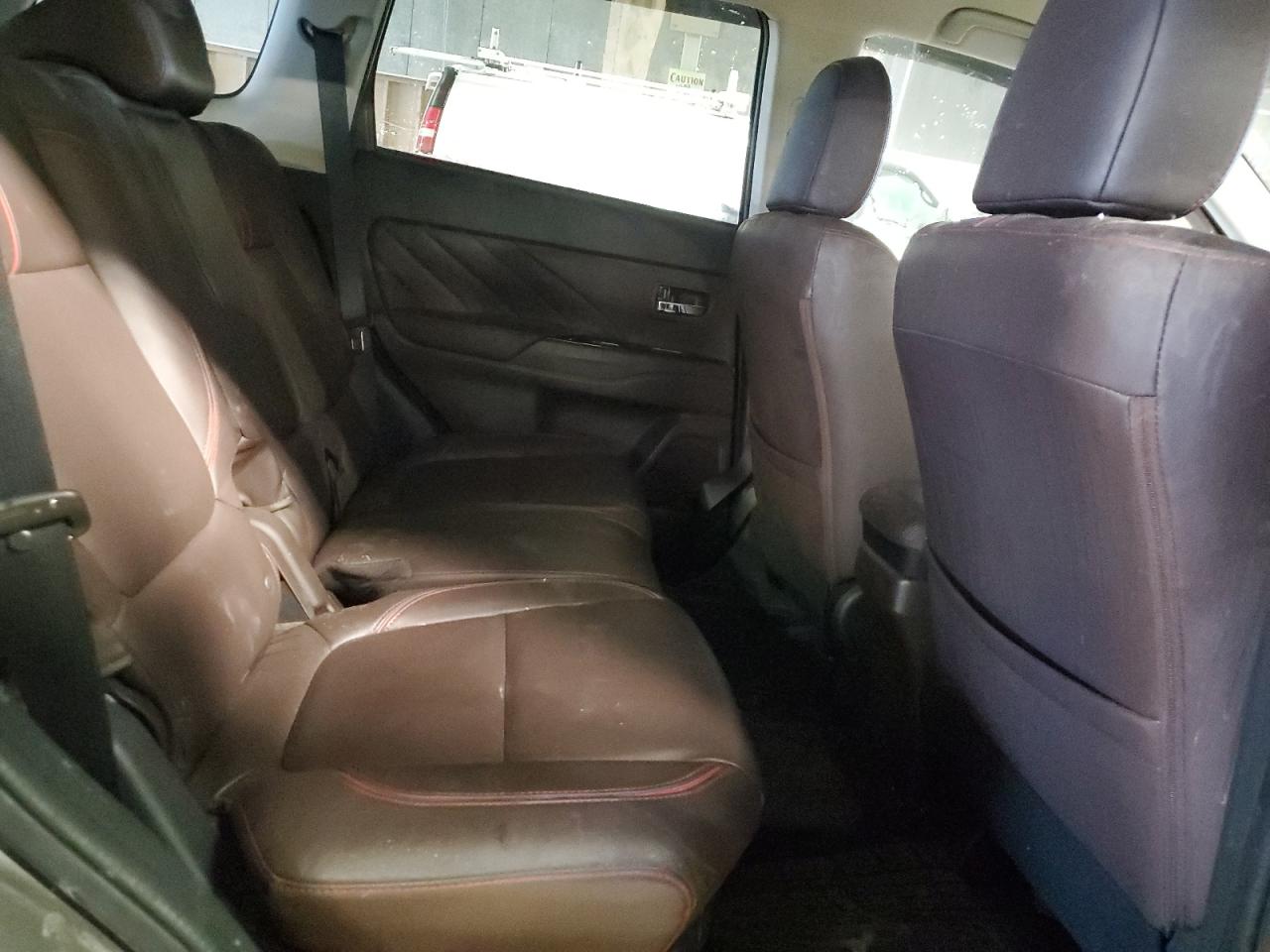 2018 Mitsubishi Outlander - Image 11