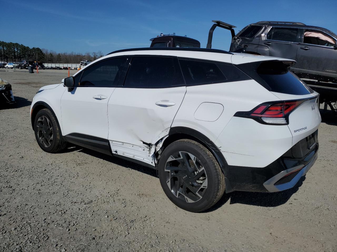 2024 Kia Sportage - Image 2