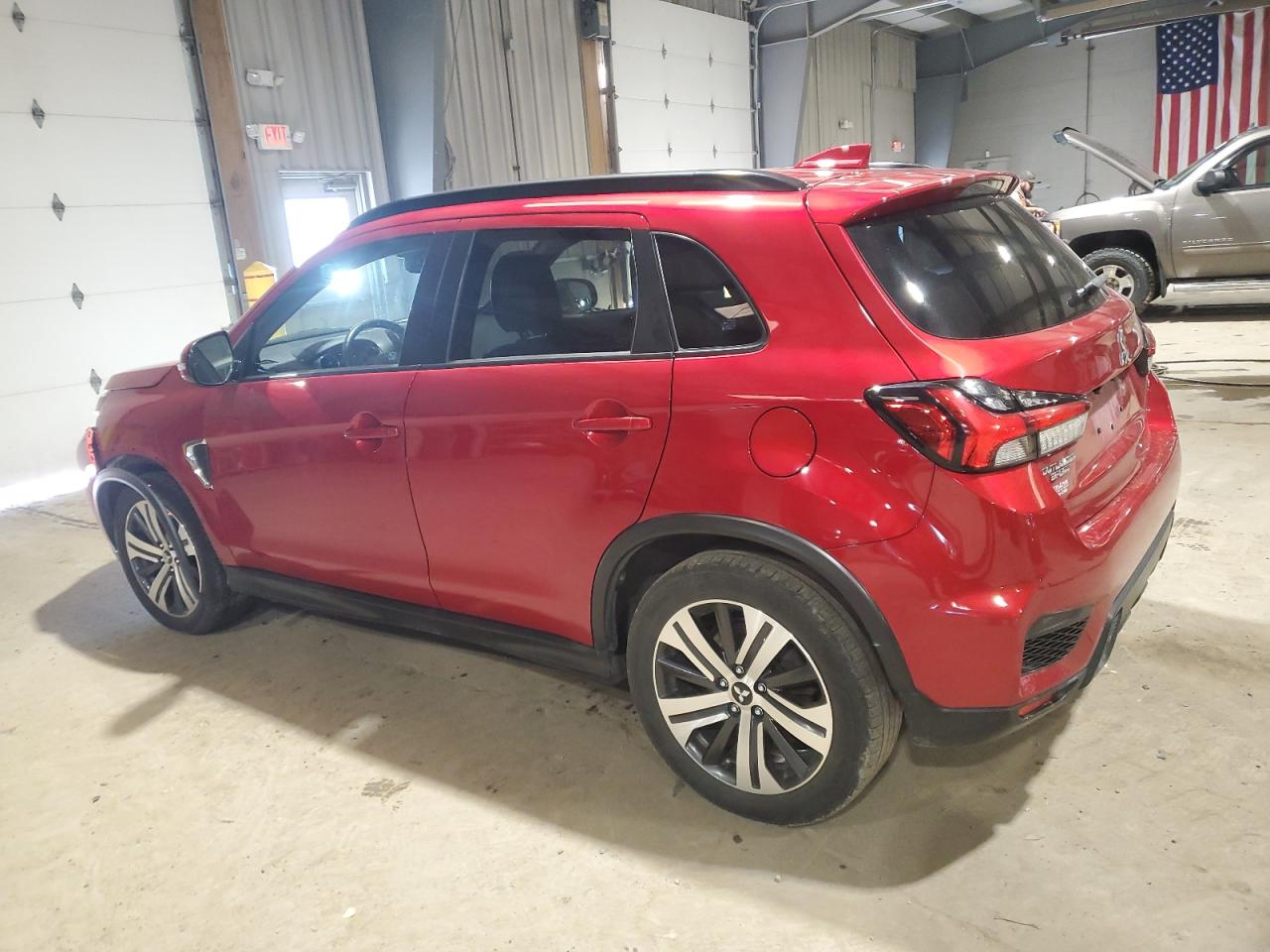 2021 Mitsubishi Outlander - Image 2