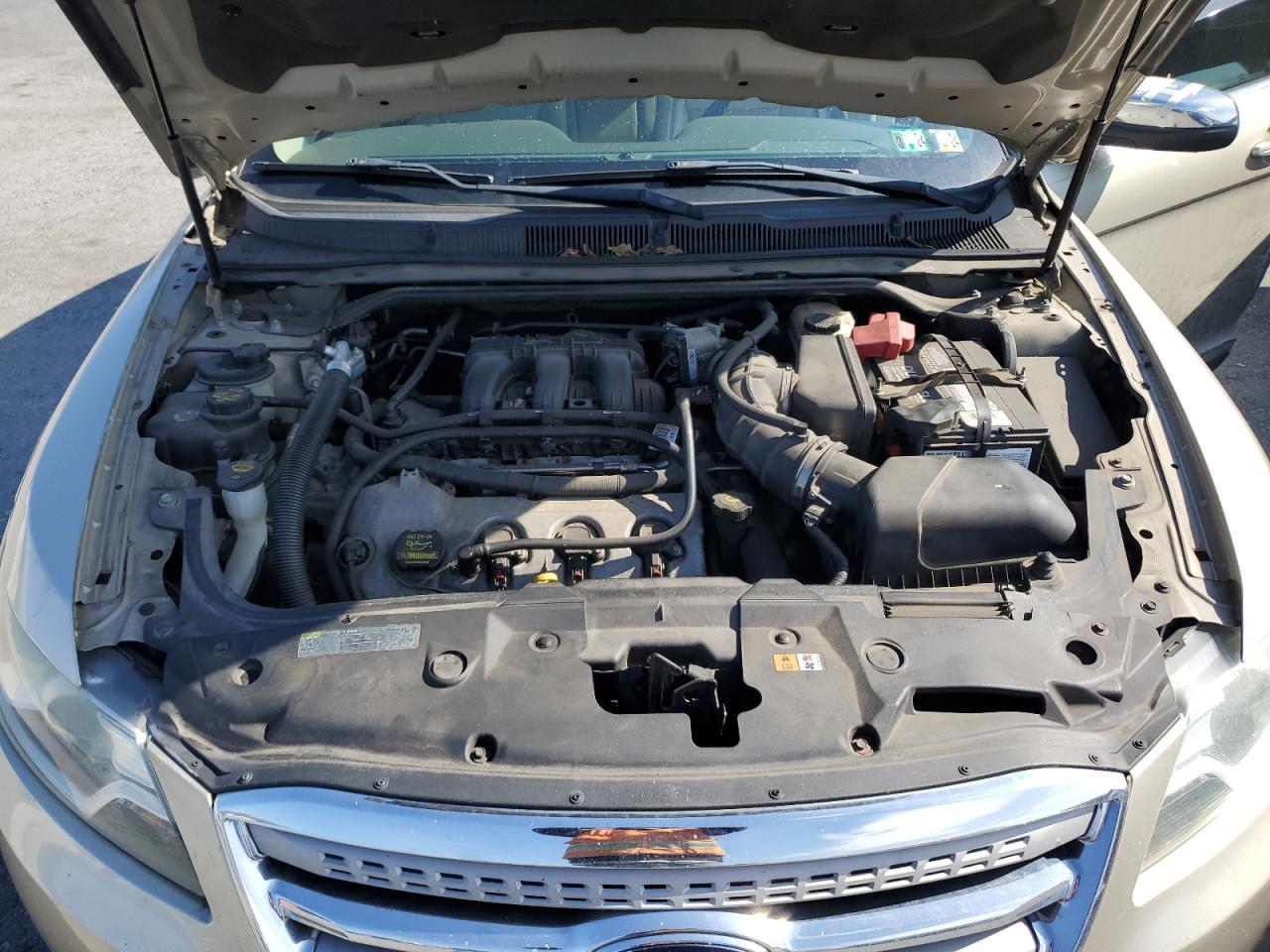 2010 Ford Taurus - Image 11