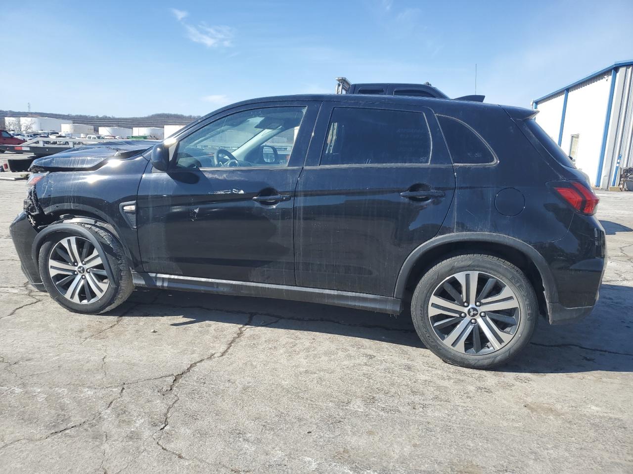 2020 Mitsubishi Outlander - Image 2