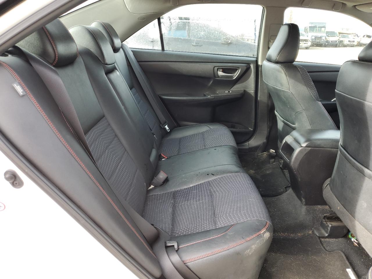 2015 Toyota Camry - Image 11