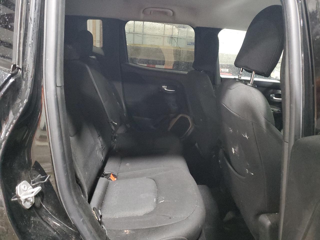 2015 Jeep Renegade - Image 11