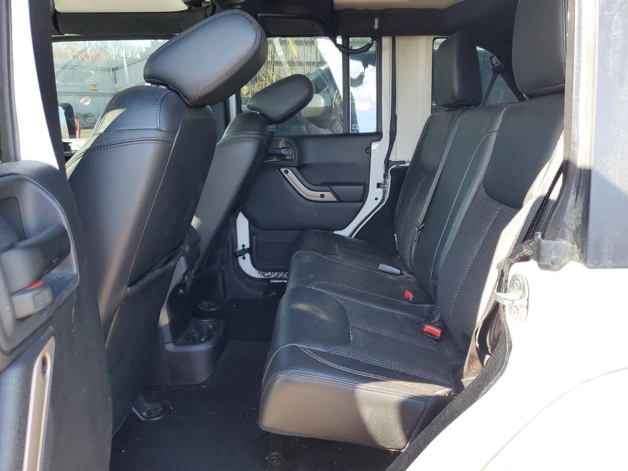 2016 Jeep Wrangler - Image 11