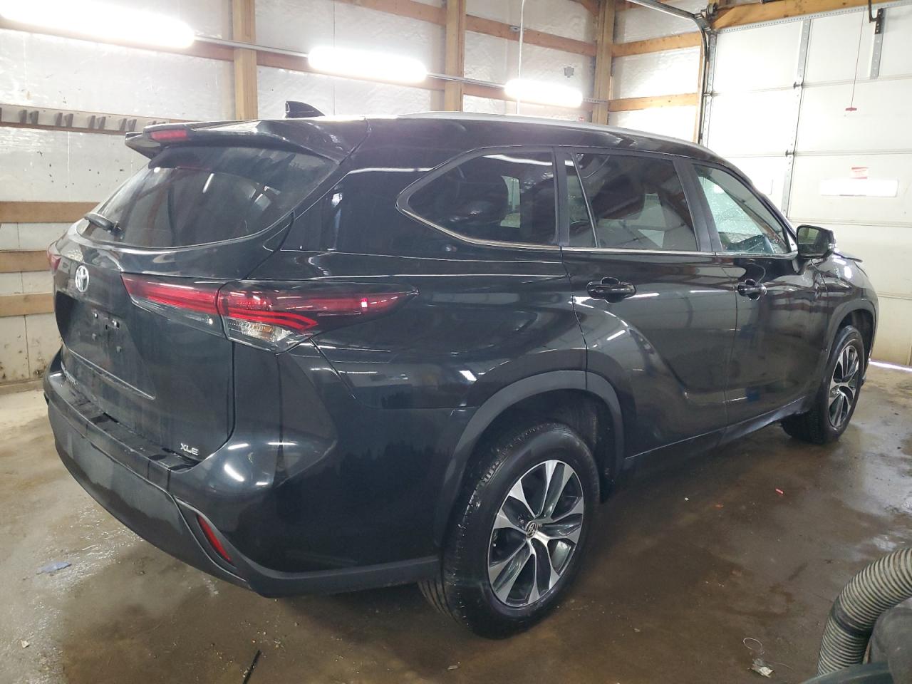 2024 Toyota Highlander - Image 3