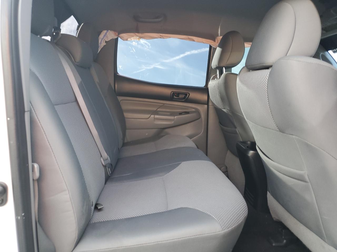 2015 Toyota Tacoma - Image 10
