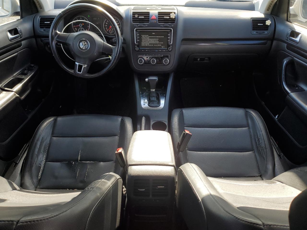 2010 Volkswagen Jetta - Image 8