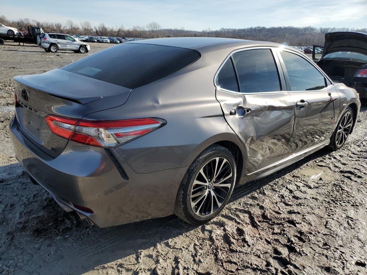 4T1B11HK1JU027151 TOYOTA CAMRY 2018