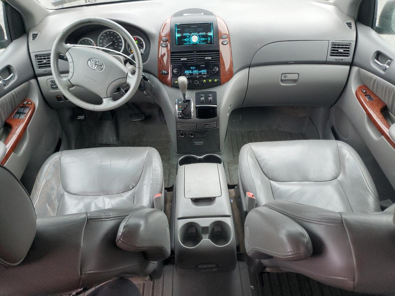 2005 Toyota Sienna - Image 8