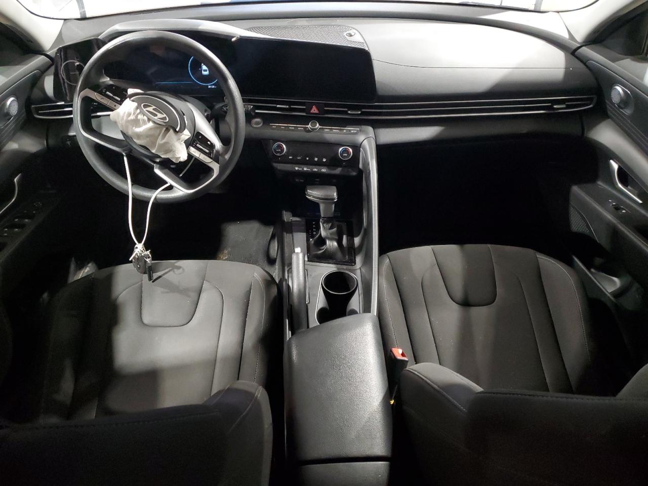 2024 Hyundai Elantra - Image 8